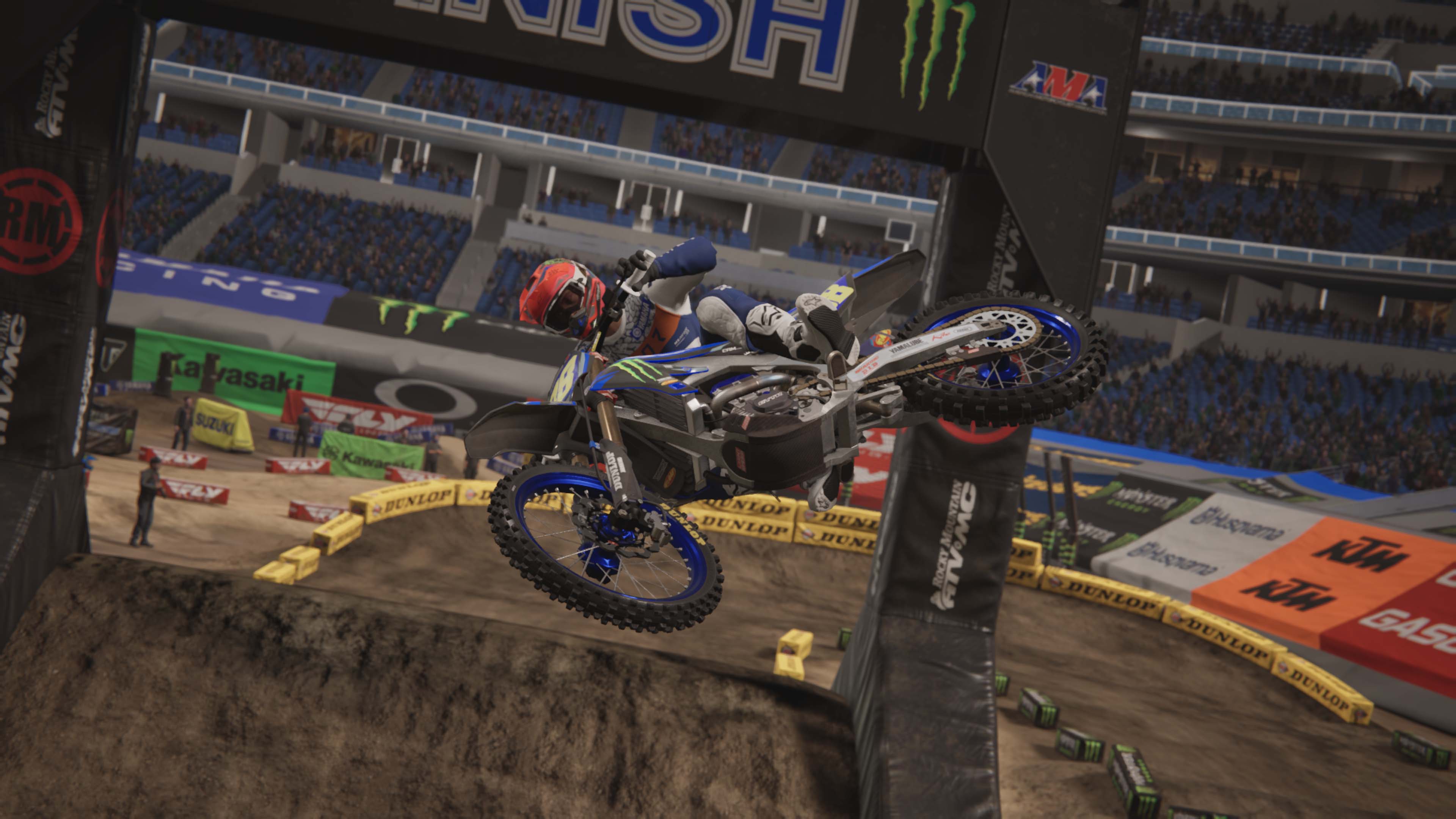 #2. Monster Energy Supercross 25 X Monster Jam™ Showdown - Dirt Master Edition (PlayStation) De: Milestone